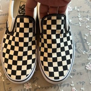 VANS checkered slip on sneaker 
Size 9 UA WOMAN; Size 7.5 US MEN
BRAND NEW